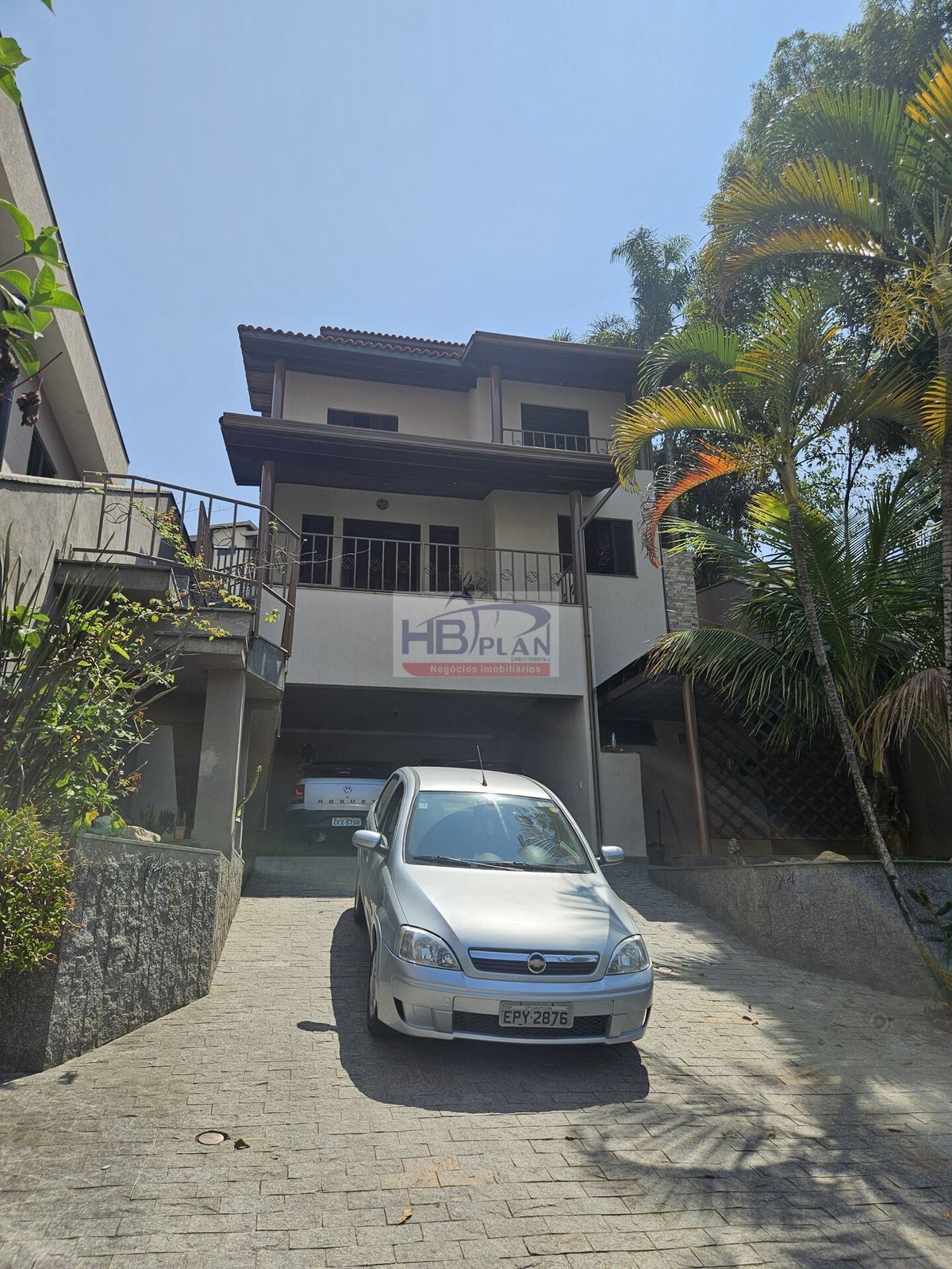 Casa de 4 dormitórios no Residencial Nova Paulista, em Jandira, vista da rua
