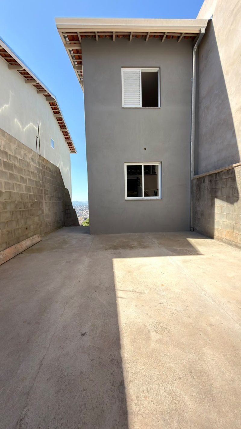 Casa de 3 dormitórios — Mirante de Jandira, Jandira